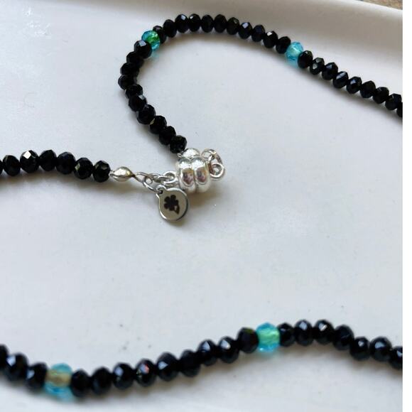 NWT, Artisan, Dainty Black Faceted Stone Necklace, Magnetic Clasp, 19" - Picture 3 of 5